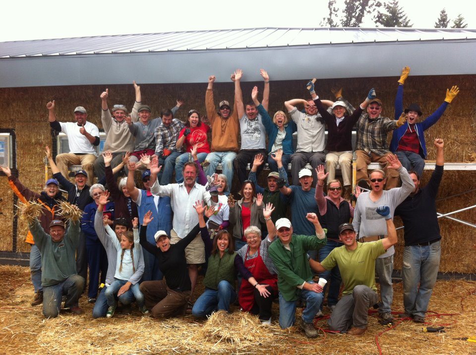 straw bale workshop with Andrew Morrison group photo