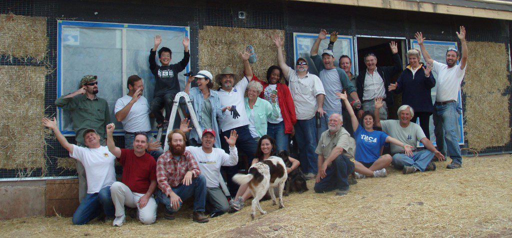 straw bale workshop group photo
