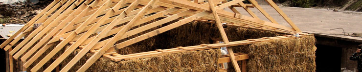 roof trusses on a load bearing straw bale house