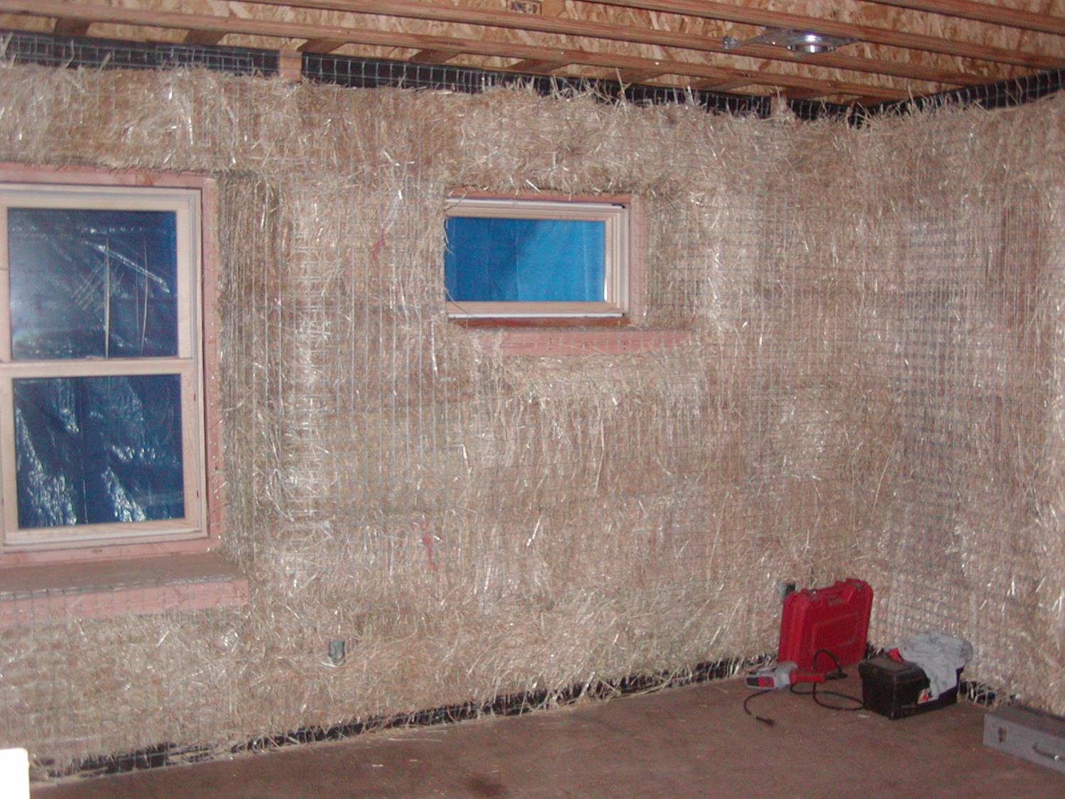 welded wire mesh over straw bale
